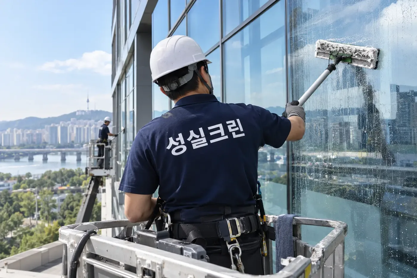 성실크린 광주 서구 건물유리외벽청소 현장
